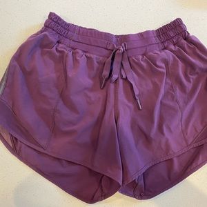 Lululemon Hotty hot shorts Sz 8 long